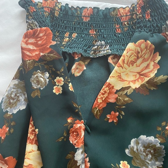 J for justify floral smocked long sleeve top - Picture 4 of 7